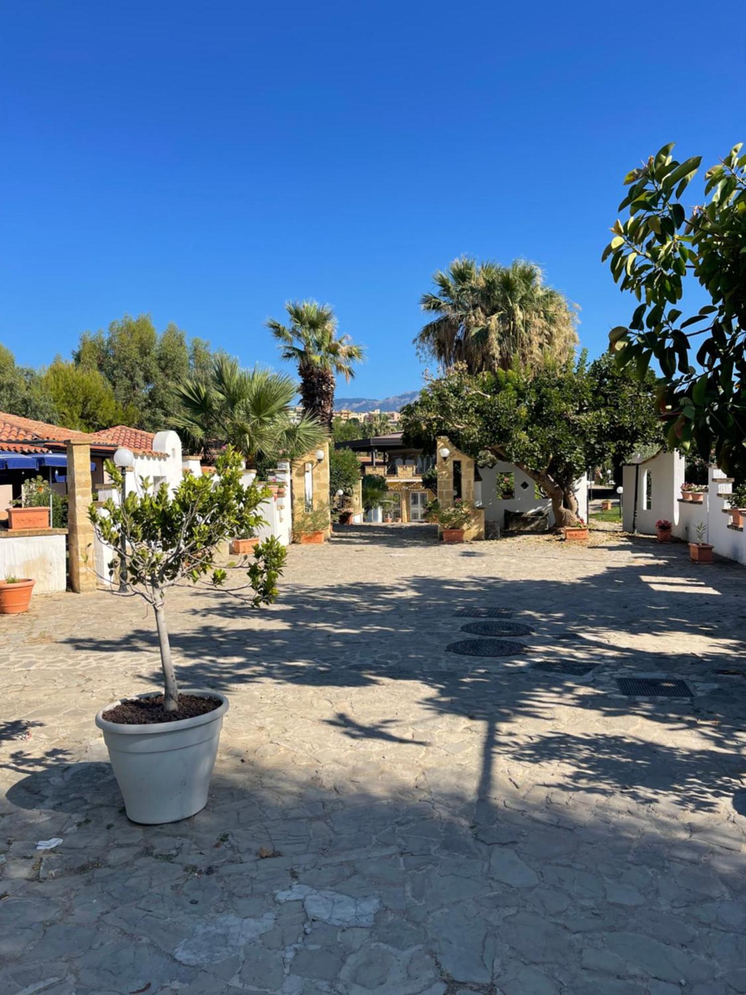 Soleada Club Aparthotel Campofelice di Roccella Kültér fotó